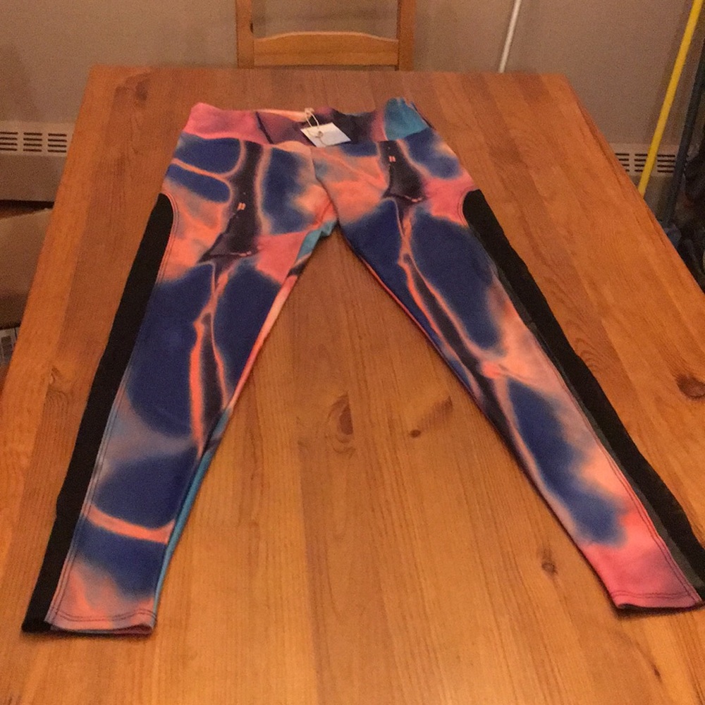 NWT Onzie tuxedo leggings